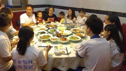 明安聚餐图 明安聚餐图