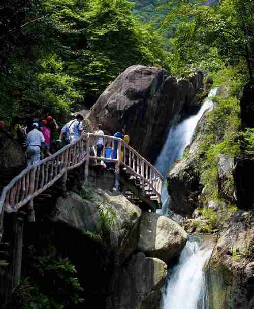 明安活动照1 明安活动照1