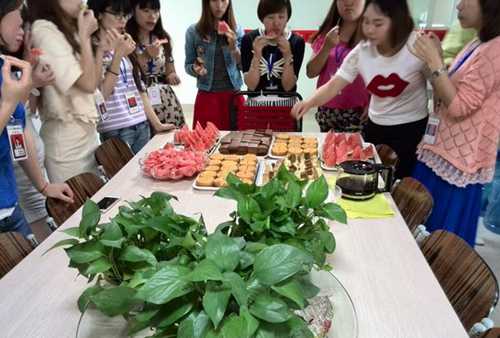 明安包装活动照1.jpg 明安包装活动照1.jpg