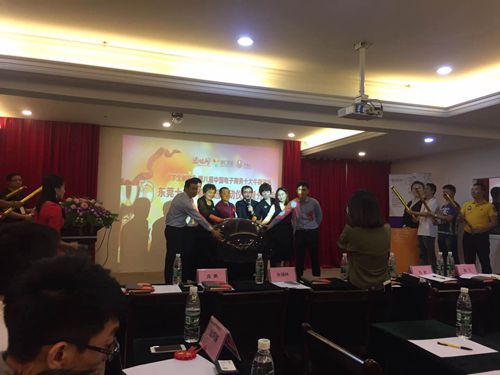 明安活动照1.jpg 明安活动照1.jpg