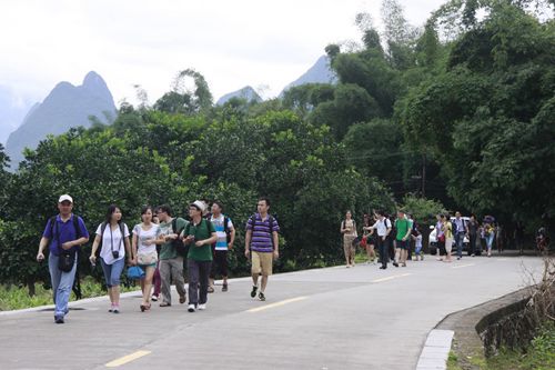 明安包装踏青活动照.jpg 明安包装踏青活动照.jpg