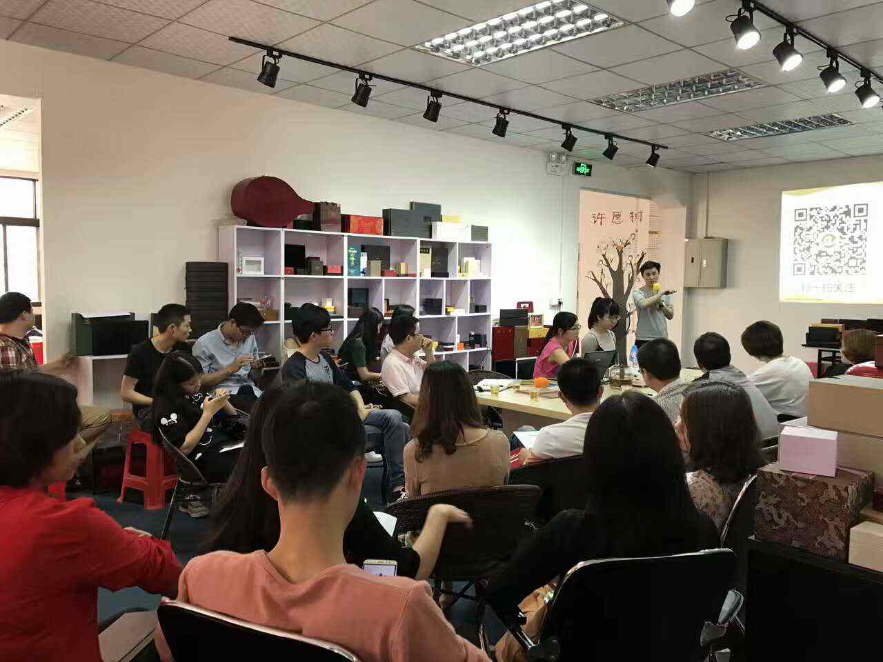 明安活动照1.jpg 明安活动照1.jpg