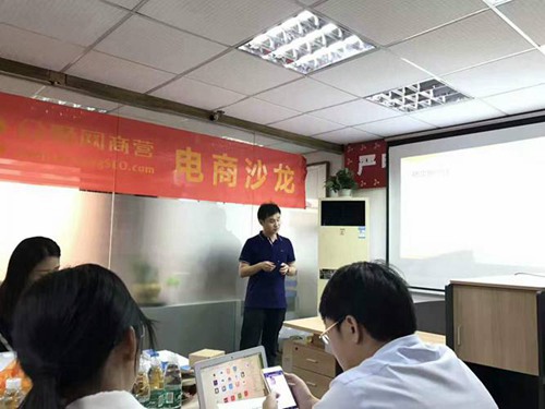 木易老师资料图.jpg 木易老师资料图.jpg